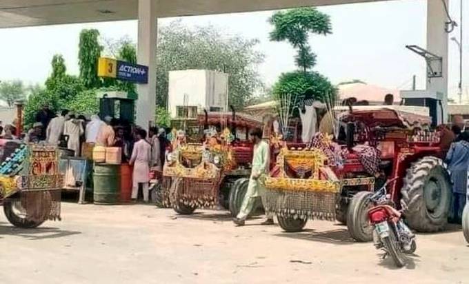 حکومت کا ڈیزل کی قلت پیدا کرنے والوں کیخلاف سخت کارروائی کا فیصلہ
