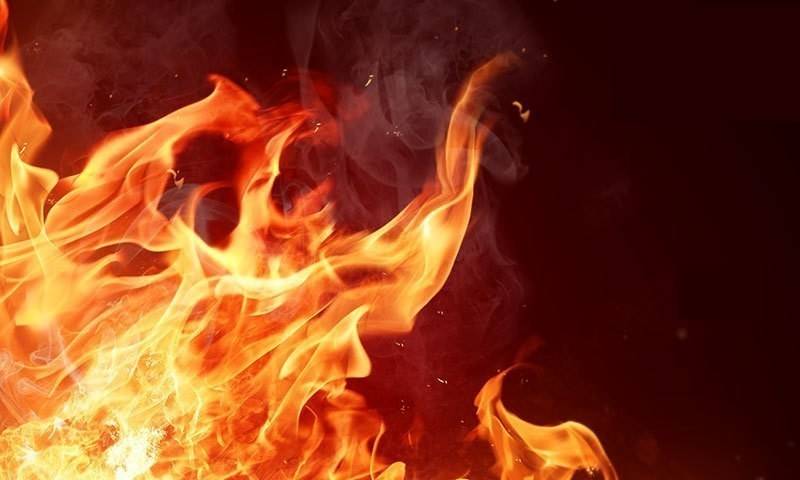  کوئٹہ : مارکیٹ میں لگنے والی آگ سے  300 سے زائد دکانیں جل گئیں