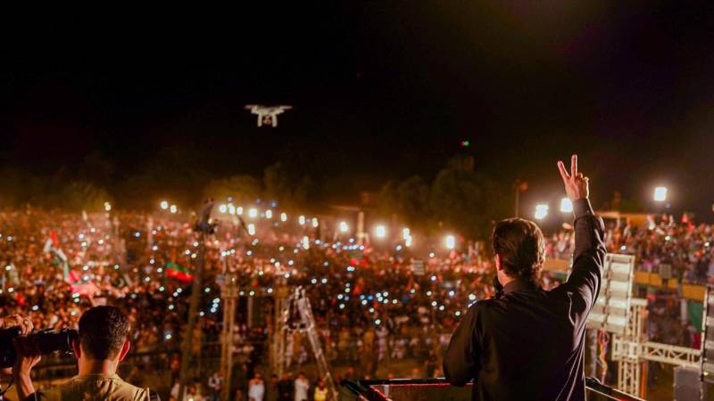 عمران خان کی ایک بار پھر بغیر ثبوت فوج اور میڈیا پر تنقید 