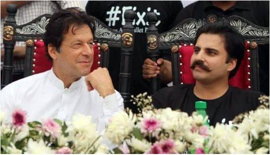 پولیس کا پی ٹی آئی رہنما عالمگیر خان کے گھر پر چھاپہ