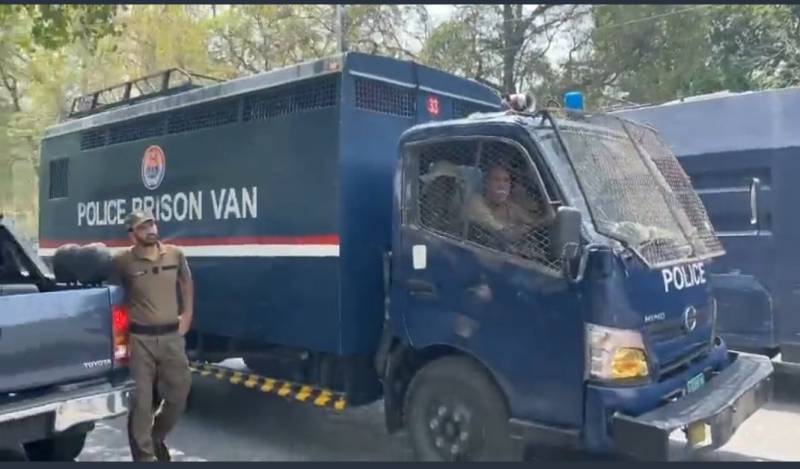لانگ مارچ روکنے کیلئے اہم فیصلہ ، 100 قیدی وینز منگوالی گئیں 