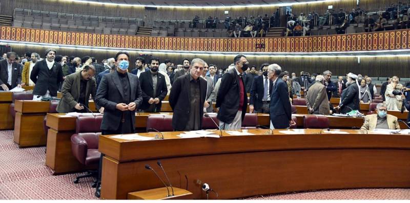 تحریک انصاف کے 30 ارکان قومی اسمبلی کا استعفے واپس لینے کا فیصلہ 