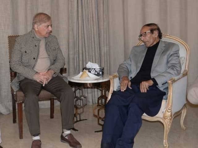وزیر اعظم کی چودھری شجاعت  سے ملاقات ،ملک کو معاشی بحران سے نکالنے کیلئے مل کر چلنے اتفاق 