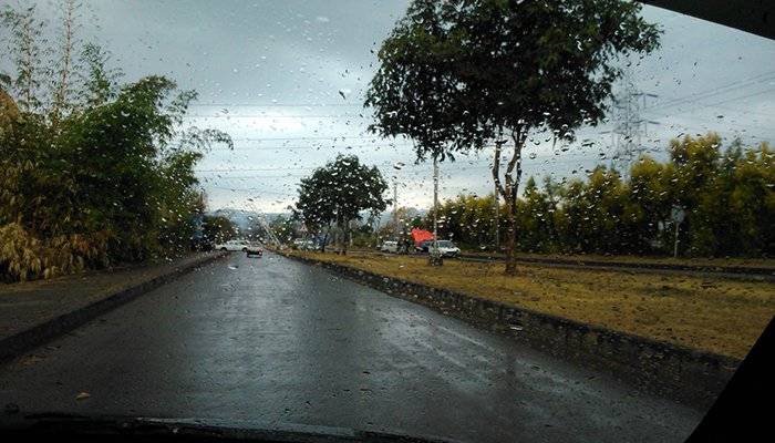 لاہور سمیت ملک کے بیشتر علاقوں میں بادل برسنے کا امکان