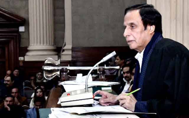 صوبائی وزیر عطاتارڑ کی موجودگی پر پنجاب اسمبلی میں ہنگامہ ،پرویز الہیٰ نے سکیورٹی کو بلالیا 