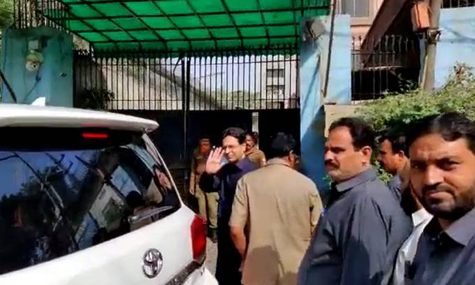 اگر (ن) لیگ کا ساتھ دوں گا تو میرے خلاف ایف آئی آرز ختم ہو جائیں گی: مونس الٰہی 