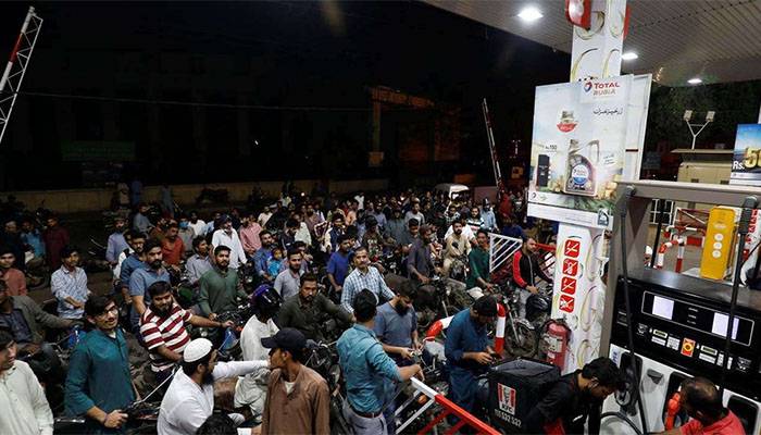 پٹرولیم مصنوعات کی قیمتوں میں اضافے سے پریشان عوام کیلئے خوشخبری آگئی 