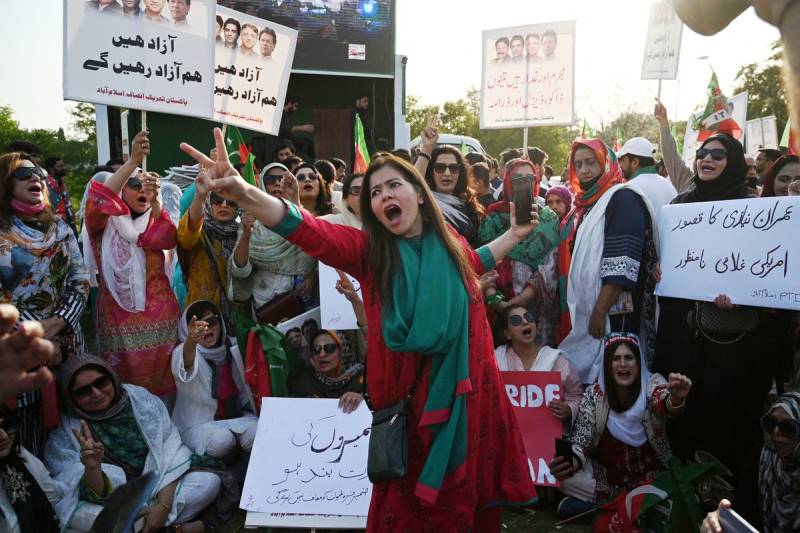 عمران خان نے اتوار کو رات 9 بجے احتجاج کی کال دیدی