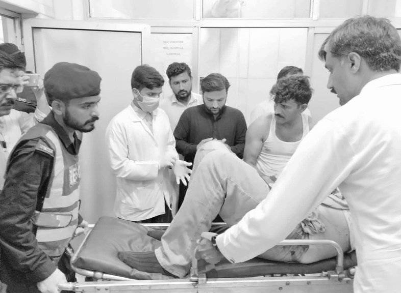 مسلم لیگ (ن) کےرہنما دانیال عزیز لاہور کے سروسز اسپتال منتقل 