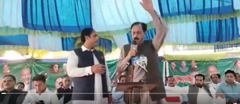 ویڈیو : ن لیگ کے جلسے میں سابق چیئرمین دل کا دورہ پڑنے سے جاں بحق 