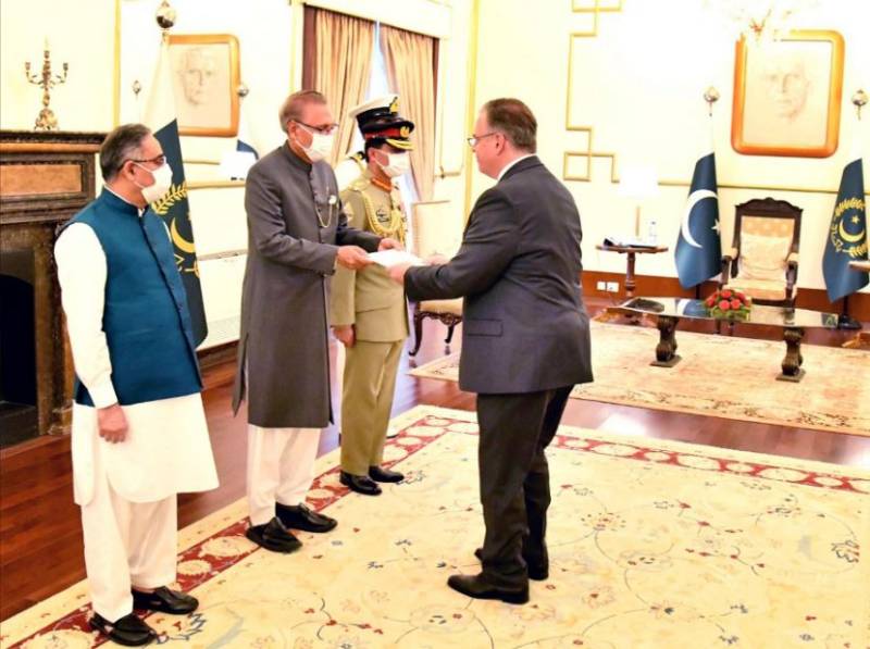 پاکستان اور امریکا کے تعلقات ناگزیر ہیں: صدر عارف علوی 