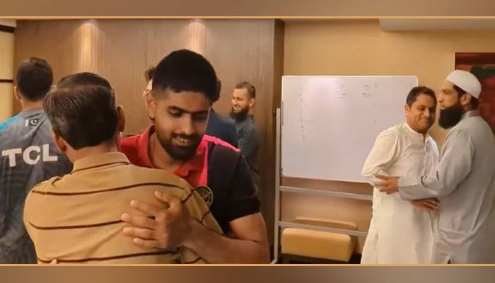 سری لنکا میں کشیدہ حالات، قومی کرکٹ ٹیم نے ہوٹل میں ہی عید کی نماز ادا کی