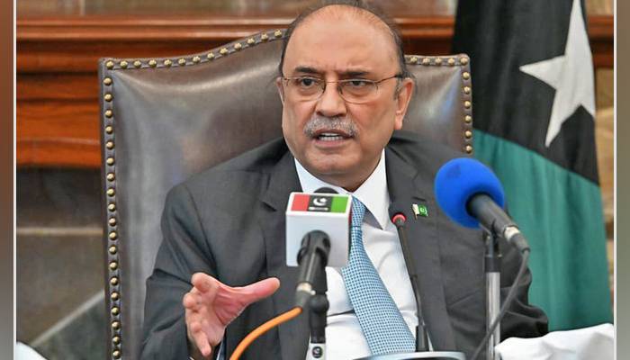 اتحادی جماعتوں کا اجلاس، صدر آصف علی زرداری کراچی سے لاہور پہنچ گئے