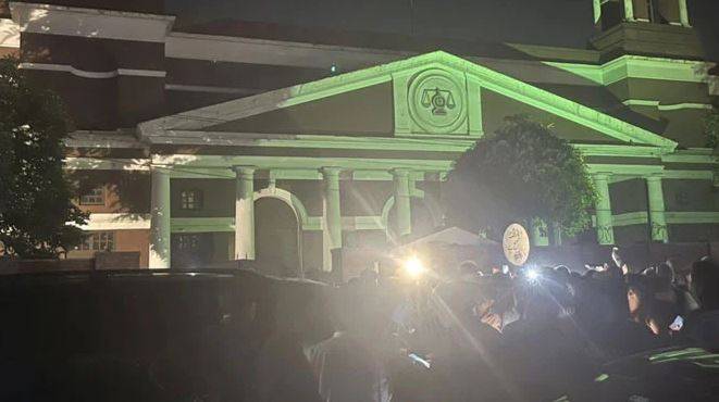 عمران خان کے لیے بھی سپریم کورٹ رات 12 بجے کھل گئی ,ڈپٹی سپیکر کی رولنگ کے خلاف درخواست دائر ،سماعت آج صبح ہوگی