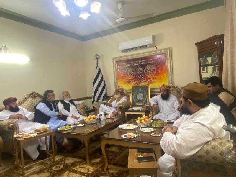 اداروں کو حدود میں رہنا ہوگا، پی ڈی ایم قیادت اب مزید خاموش نہیں رہے گی: فضل الرحمن 