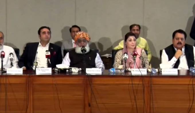 ملک کی قسمت کا فیصلہ صرف 3 لوگ نہیں کر سکتے، ہمیں فل کورٹ چاہئے: بلاول بھٹو زرداری