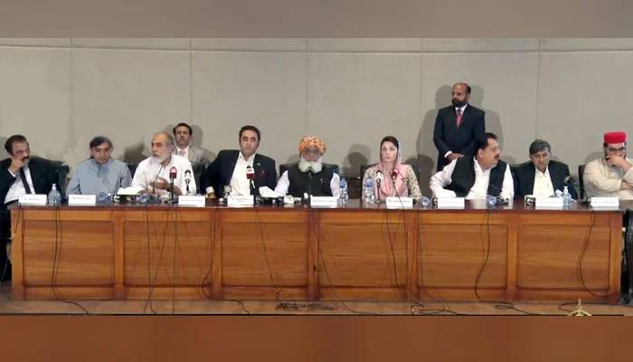 حکمران اتحاد کا فل کورٹ بنانے کا مطالبہ