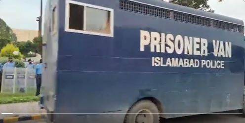 سپریم کورٹ کے باہر سیکورٹی سخت، قیدیوں کی وین پہنچادی گئی ، پی ٹی آئی کارکن بھی موجود 