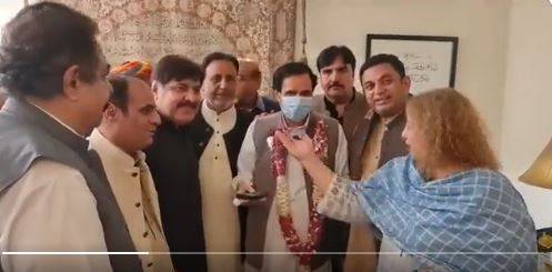 گورنر کا انکار، پرویز الہٰی سے صدر عارف علوی حلف لیں گے 