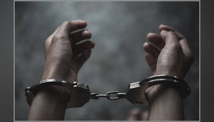 جعلی سب انسپکٹر بن کر گھومنے والا ملزم اسلحہ سمیت گرفتار