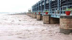 بھارت نے پانی چھوڑ دیا ، دریائے چناب میں اونچے درجے کا سیلاب،انتظامیہ ہائی الرٹ 