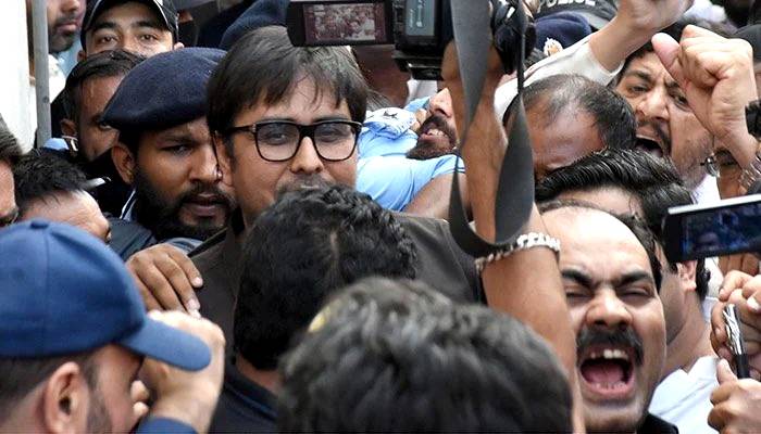 شہباز گل کی درخواست ضمانت پر سماعت 11 بجے تک ملتوی