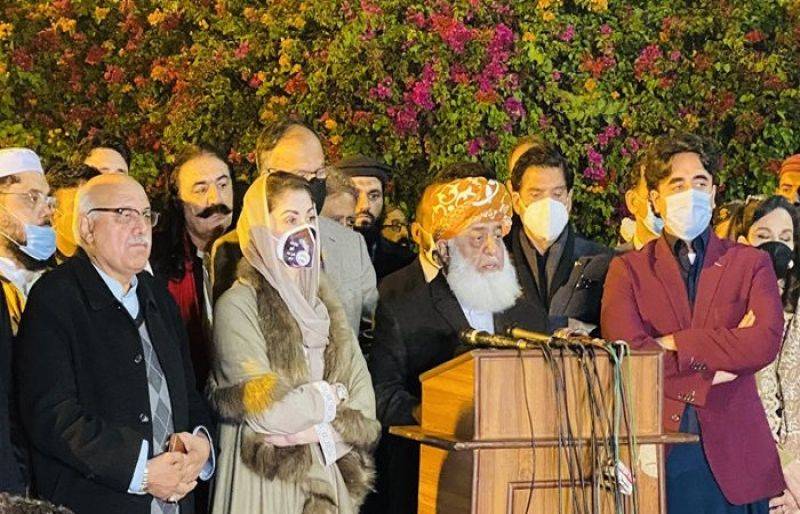 عمران خان کے کہنے پر کے پی حکومت کا پی ڈی ایم قیادت کے خلاف مقدمات درج کرنے کا فیصلہ 