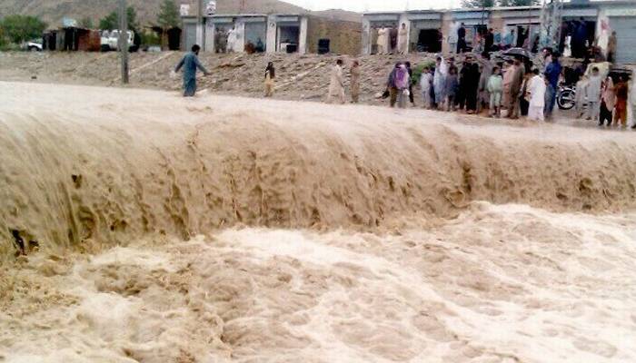 سندھ اور بلوچستان میں سیلاب انسان تو انسان، مال مویشی، گھر اور جھونپڑیاں تک بہا کے لے گیا