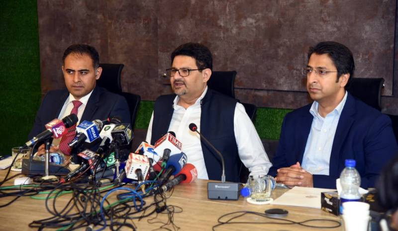 وزیراعظم نے 200 سے 300 یونٹ والے بجلی صارفین کو بھی ریلیف دینے کا کہا ہے: وزیر خزانہ