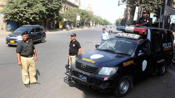  بین الاقوامی مسافروں کو لوٹنے والے 2 ڈاکو پولیس مقابلے میں ہلاک ہوگئے 