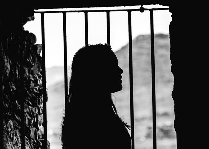 نوجوان کو قابل اعتراض ویڈیوز کے ذر یعے بلیک میل کرنے والی لڑکی گرفتار