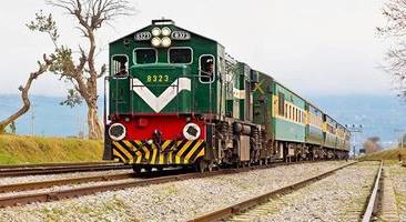 سیلابی پانی کے باعث ٹرین آپریشن کی 100 فیصد بحالی میں مزید 15 دن تک تاخیر کا امکان 