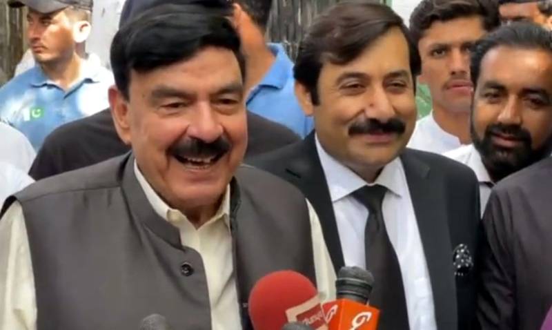 ایم کیو ایم کارکنوں کی لاشیں ملنے کے باوجود حکمرانوں کی سیاسی لاش کے ساتھ کھڑی ہے: شیخ رشید