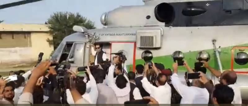 عمران خان کی طرف سے جلسوں میں خیبرپختونخوا کے ہیلی کاپٹر کا غیر قانونی استعمال، الیکشن کمیشن کا ہنگامی اجلاس طلب 