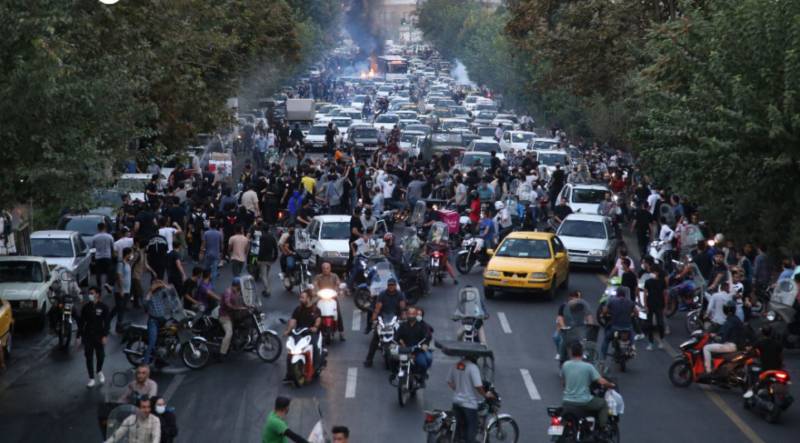 ایران: مہسا امینی کی پولیس حراست میں ہلاکت کے بعد پرتشدد مظاہرے، 17 افراد جاں بحق 