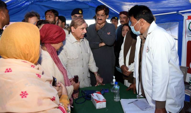 مشکل کی اس گھڑی میں سیاست کی بجائے دکھی قوم کے سر پر دست شفقت رکھا جائے: وزیراعظم