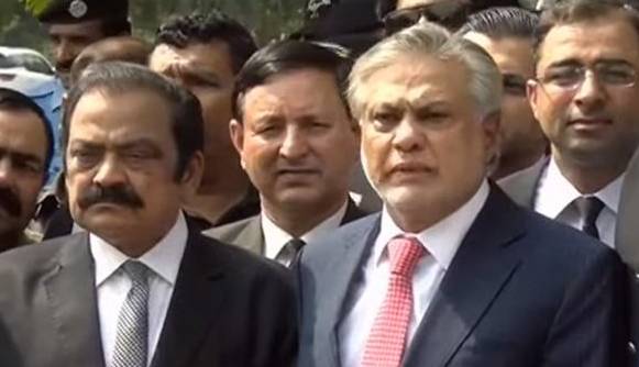 اسحاق ڈار احتساب عدالت میں پیش ہو گئے