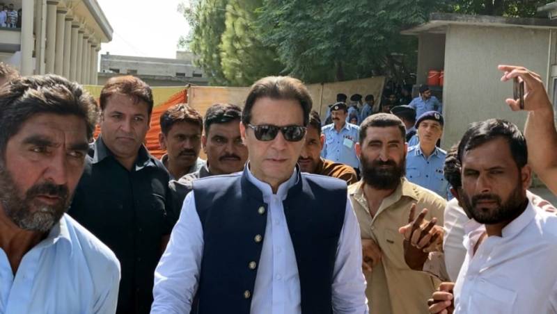 عمران خان معافی مانگنے کیلئے جوڈیشل مجسٹریٹ زیبا چوہدری کی عدالت پہنچ گئے