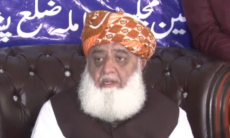 عمران خان پاگل ہے ، اس کی بات کی کوئی اہمیت نہیں ،یہ کون ہوتا ہے آرمی چیف کی تعیناتی کا کہے : مولانا فضل الرحمن 