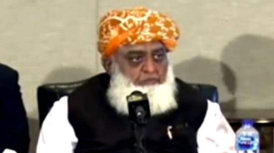 عمران خان کا لانگ مارچ ٹھس ہو چکا جس میں 2ہزار سے زیادہ لوگ نہیں: مولانا فضل الرحمن