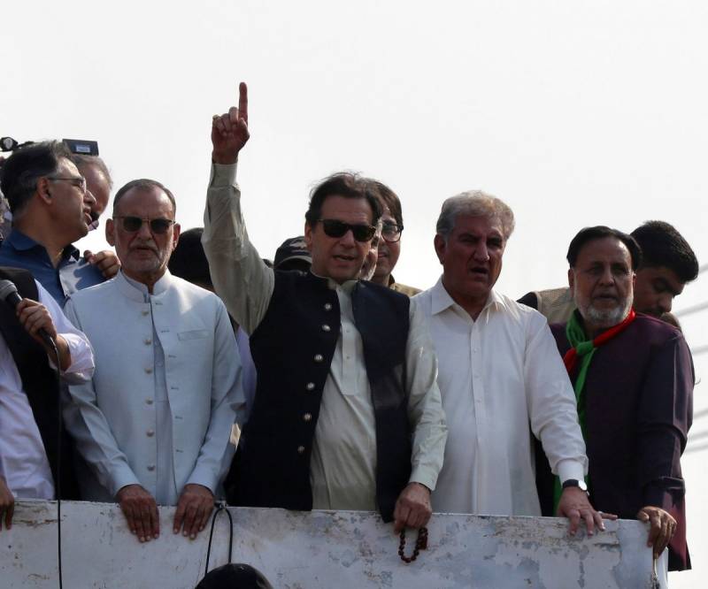 فوج اور پولیس کے خلاف ہرزہ سرائی پر عمران خان، شاہ محمود اور اسد عمر کیخلاف کارروائی کا حکم 