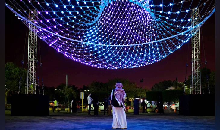 سعودی عرب کے دارالحکومت ریاض میں ہر طرف روشنی اور رنگوں کی بہا ر 
