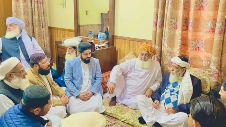 حافظ حسین احمد دوبارہ جے یو آئی میں شامل 