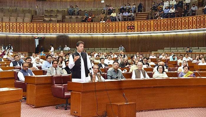 عمران خان کی زیر صدارت اجلاس ، پی ٹی آئی کا قومی اسمبلی میں واپسی کا فیصلہ 