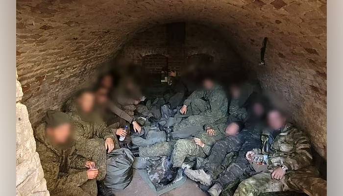 یوکرین میں لڑنے سے انکار پر روسی فوجیوں کو خفیہ تہہ خانوں میں بند کر دیا گیا