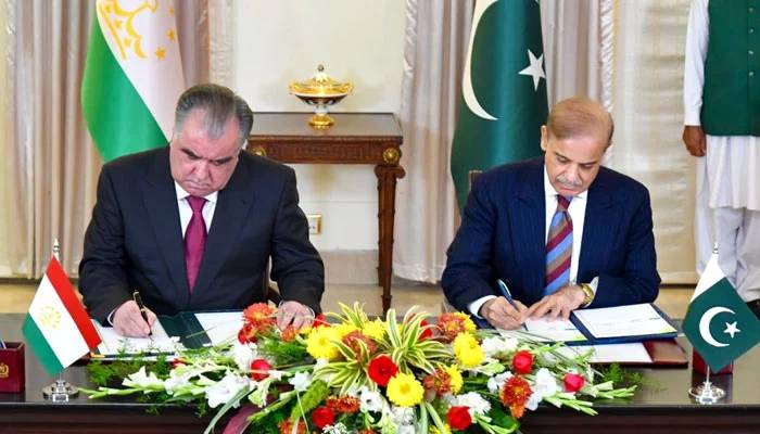 پاکستان اور تاجکستان کے درمیان مختلف معاہدوں کی یادداشتوں پر دستخط