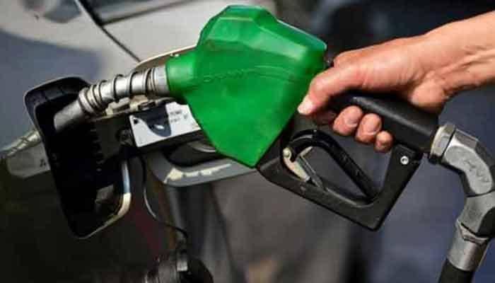 حکومت کا عوام کیلئے ریلیف، پٹرول کی قیمت میں 10 روپے کمی کا اعلان 