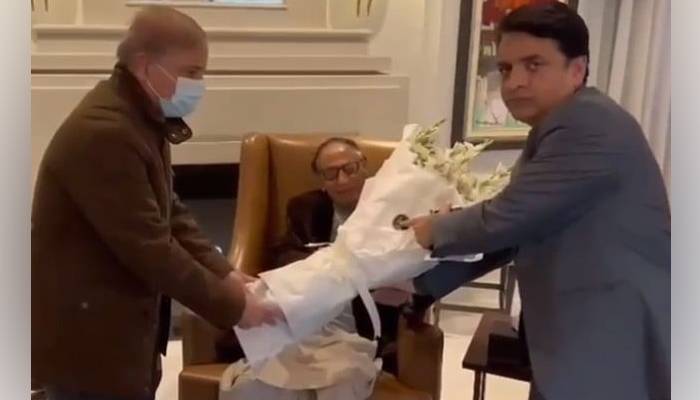 وزیراعظم کی چودھری شجاعت سے ملاقات، پنجاب کی سیاسی صورتحال پر تبادلہ خیال