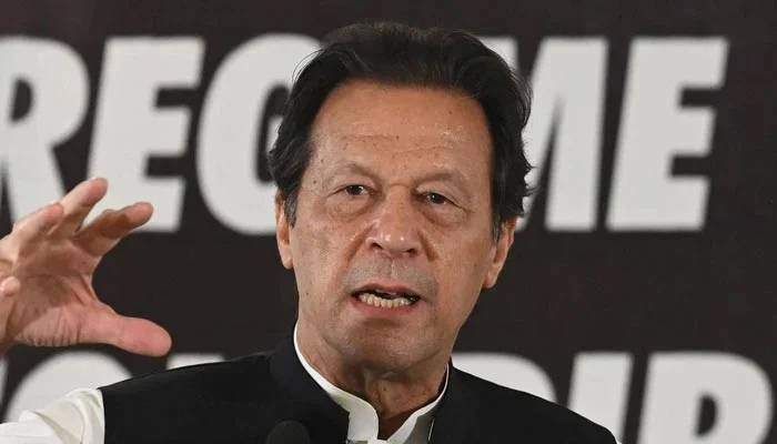 پرویز الٰہی ہماری نہیں اپنی پارٹی کی بات کریں گے: عمران خان