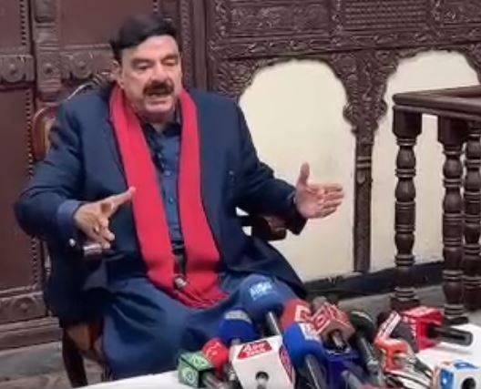 بلاول کی گمشدگی کا اشتہار دے رہے ہیں، بلورانی لپسٹک اور میک اپ پر پیسے لگانے کے بجائے مزدوروں کو دیدے : شیخ رشید، سینئر سیاستدان کا بچوں والا بیان 